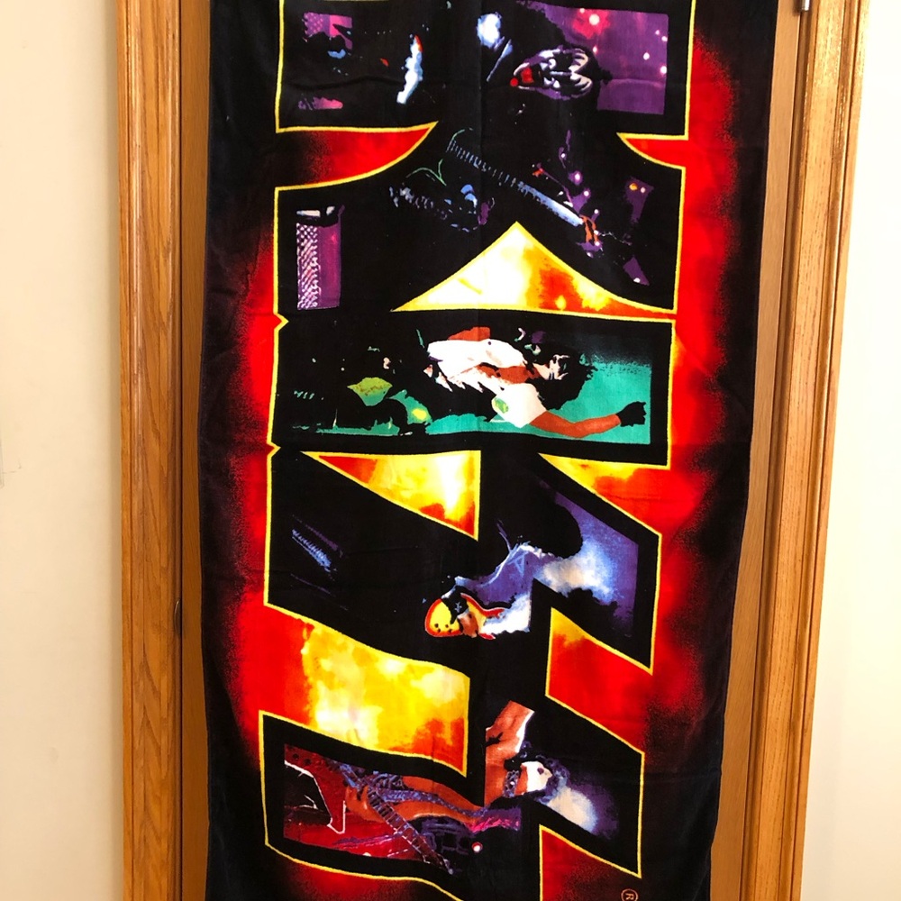 KISS 2009 Kiss Catalog Live Logo Beach  Pool Towel NWOT
